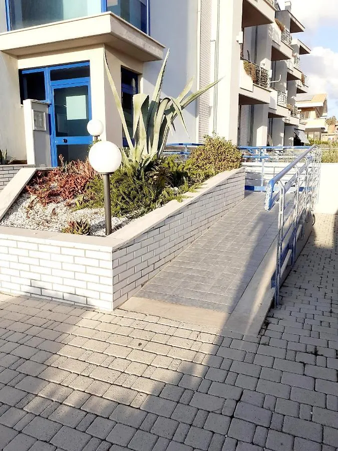Seahouse Apartment Fiumicino 0*,