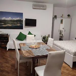 Leonardo Rome Holidays פיומיצ'ינו